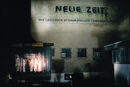 Der Krieg, 10:00 p. m. Checkpoint Charlie, Berlin, 1994